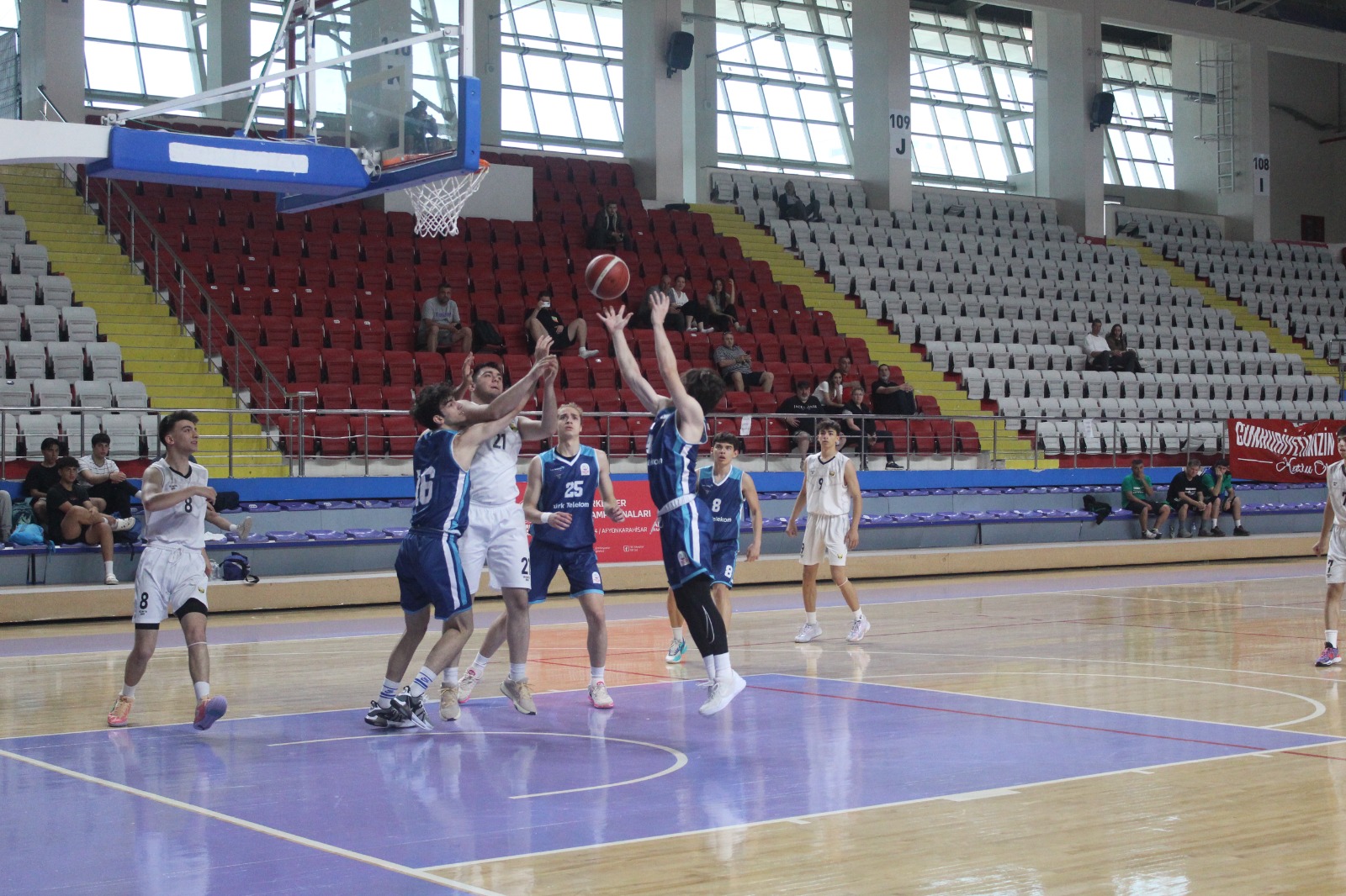 Türkiye'nin Gelecek Vaat Eden Genç Basketbolcuları Afyonkarahisar'da Parladı